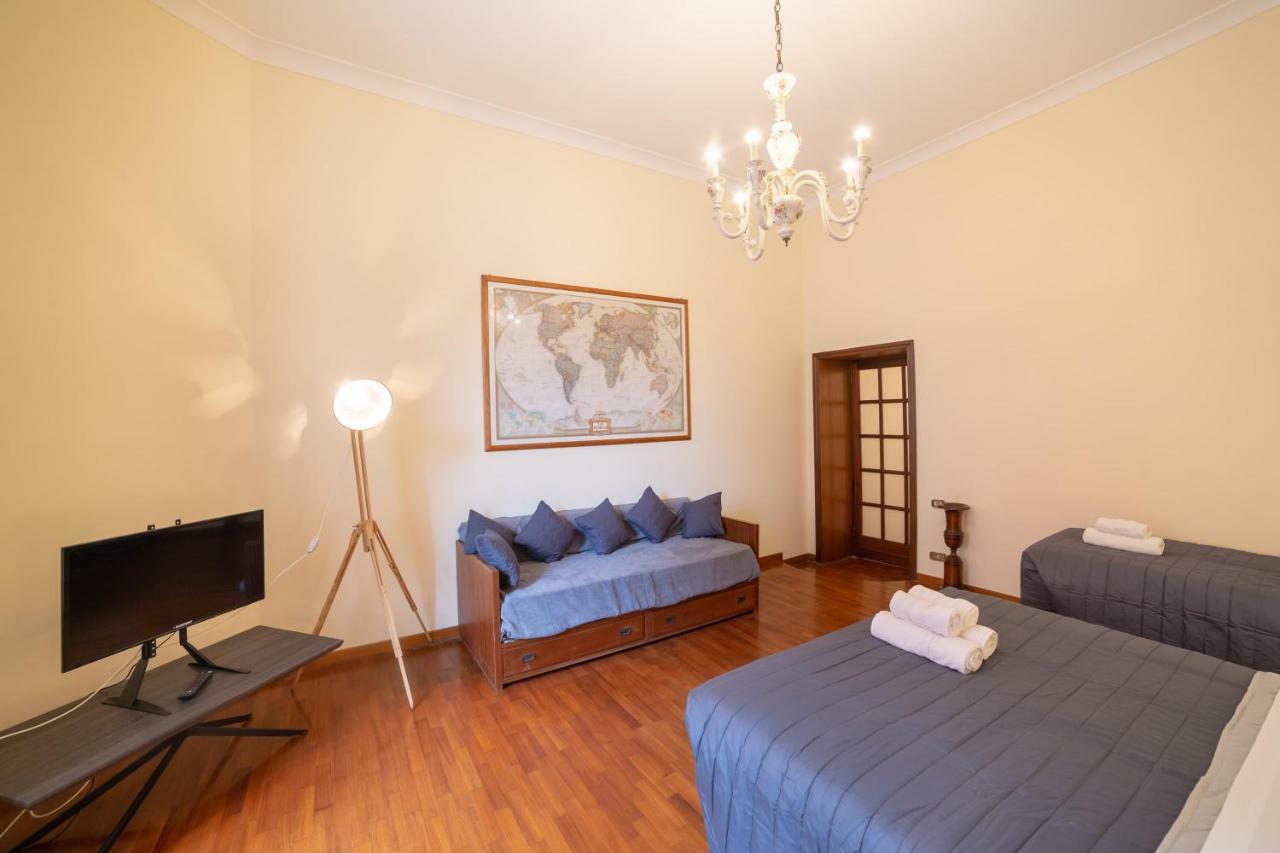 Apartment The Dante By Houseinnaples Neapel